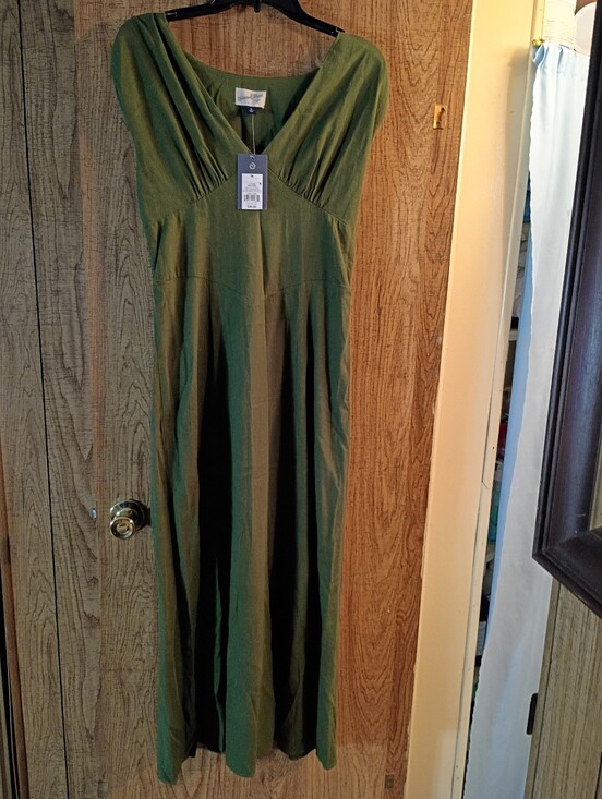 Universal Thread Dresses & Skirts - Universal Thread Olive Green V-Neck Maxi Dress